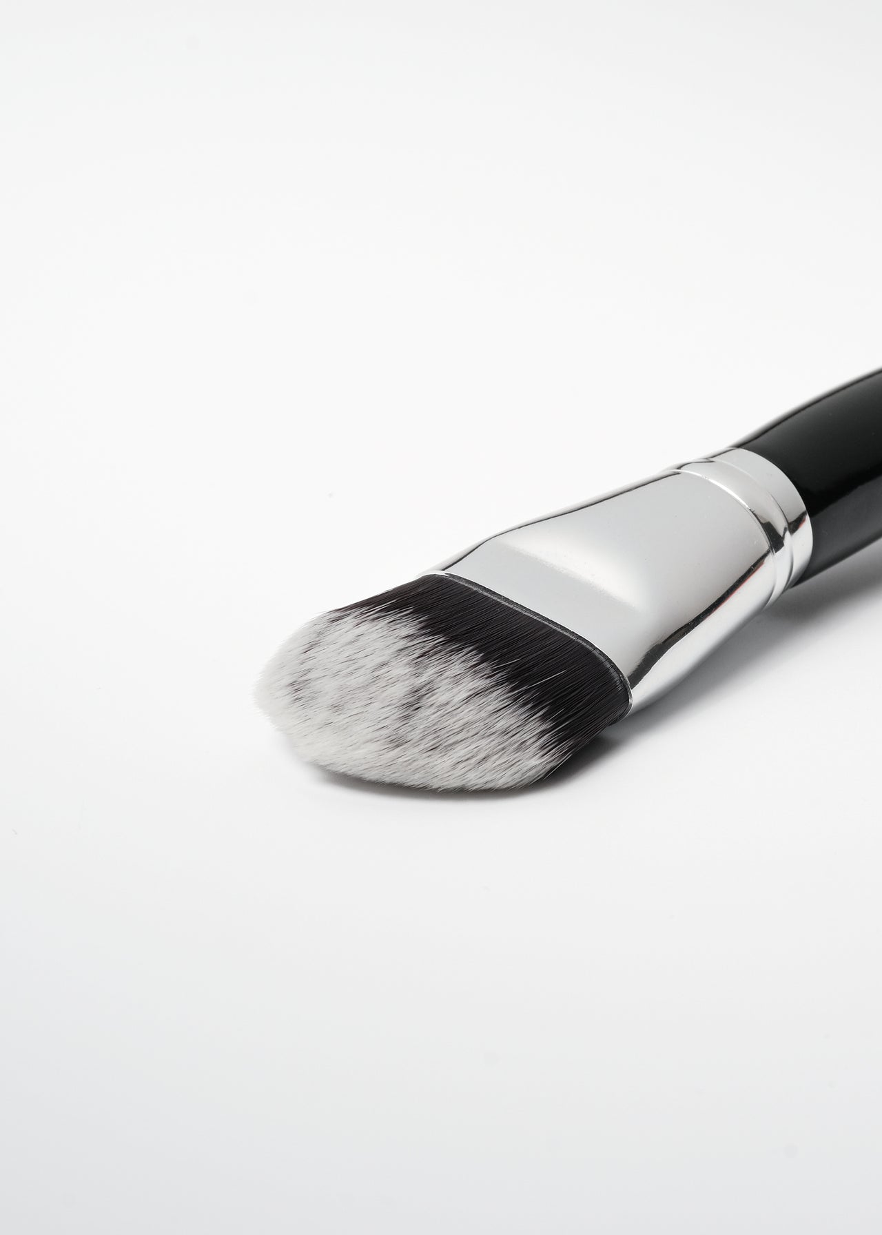 BÆR. Makeup Brush No.10